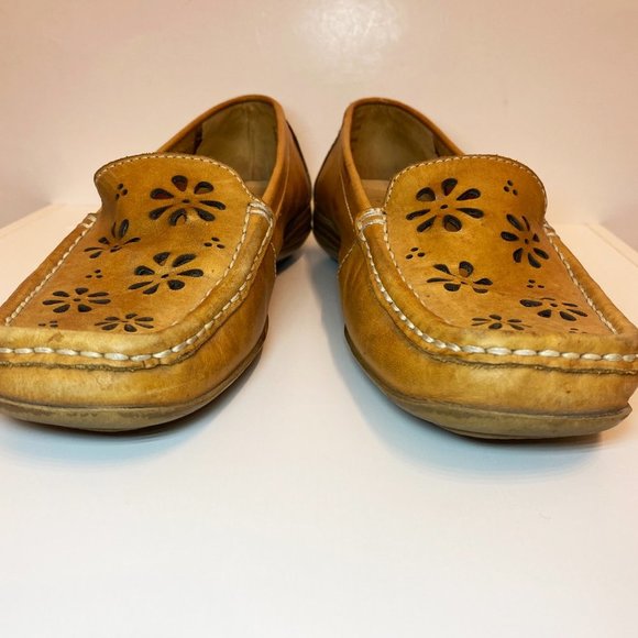 Leather Tan Loafers Slip-on Shoes Floral sz 6 - Picture 5 of 7